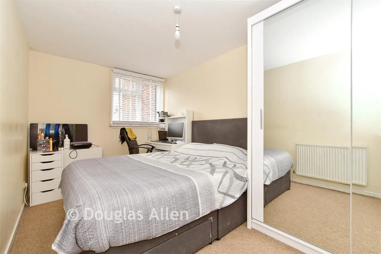 Caister Drive, Basildon, SS13, photo 6