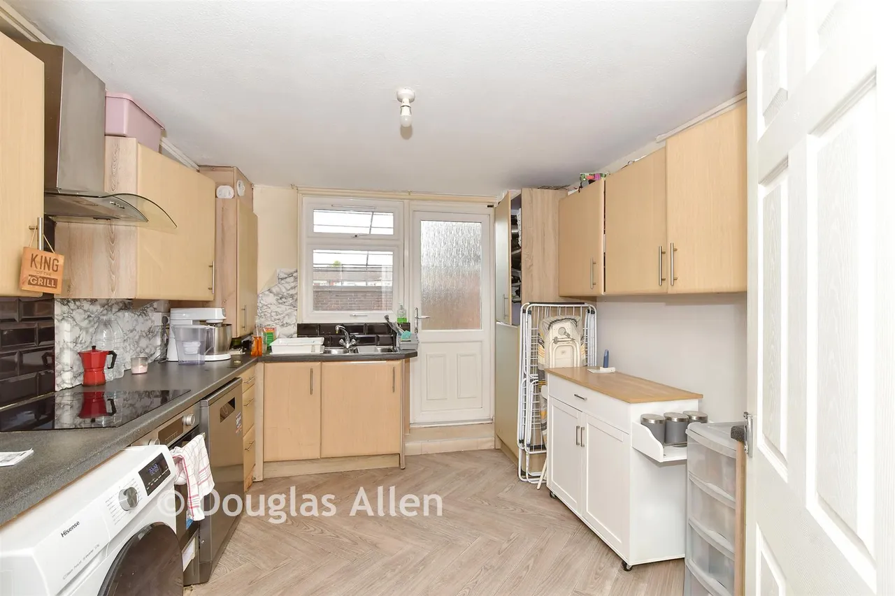 Caister Drive, Basildon, SS13, photo 3