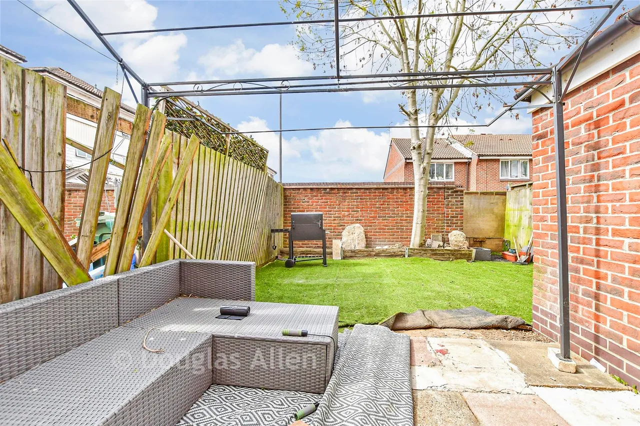 Caister Drive, Basildon, SS13, photo 2