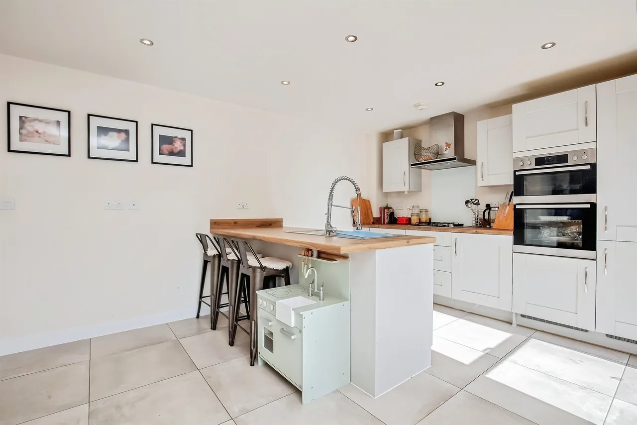 Ruby Close, Wellingborough, NN9, photo 8