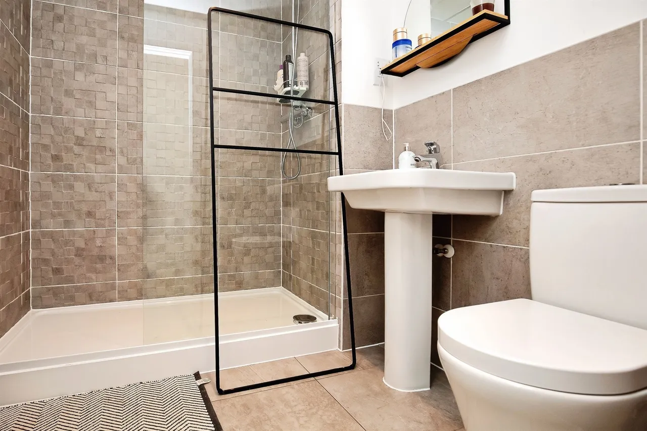 Ruby Close, Wellingborough, NN9, photo 17