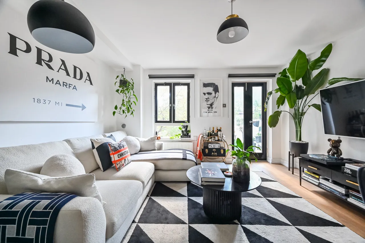 2 bed flat for sale, London, E14