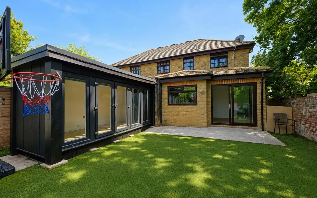 Hedge Lane, Palmers Green, N13, photo 20