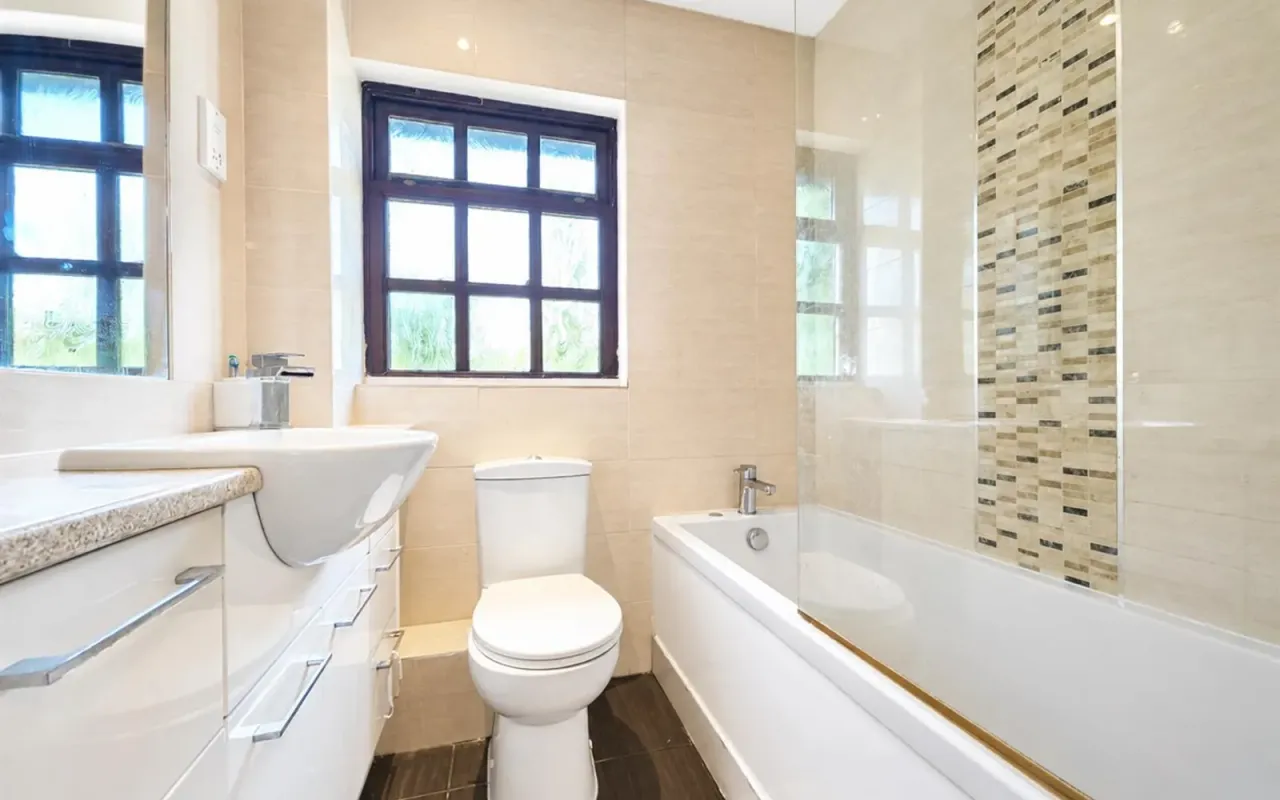 Hedge Lane, Palmers Green, N13, photo 19