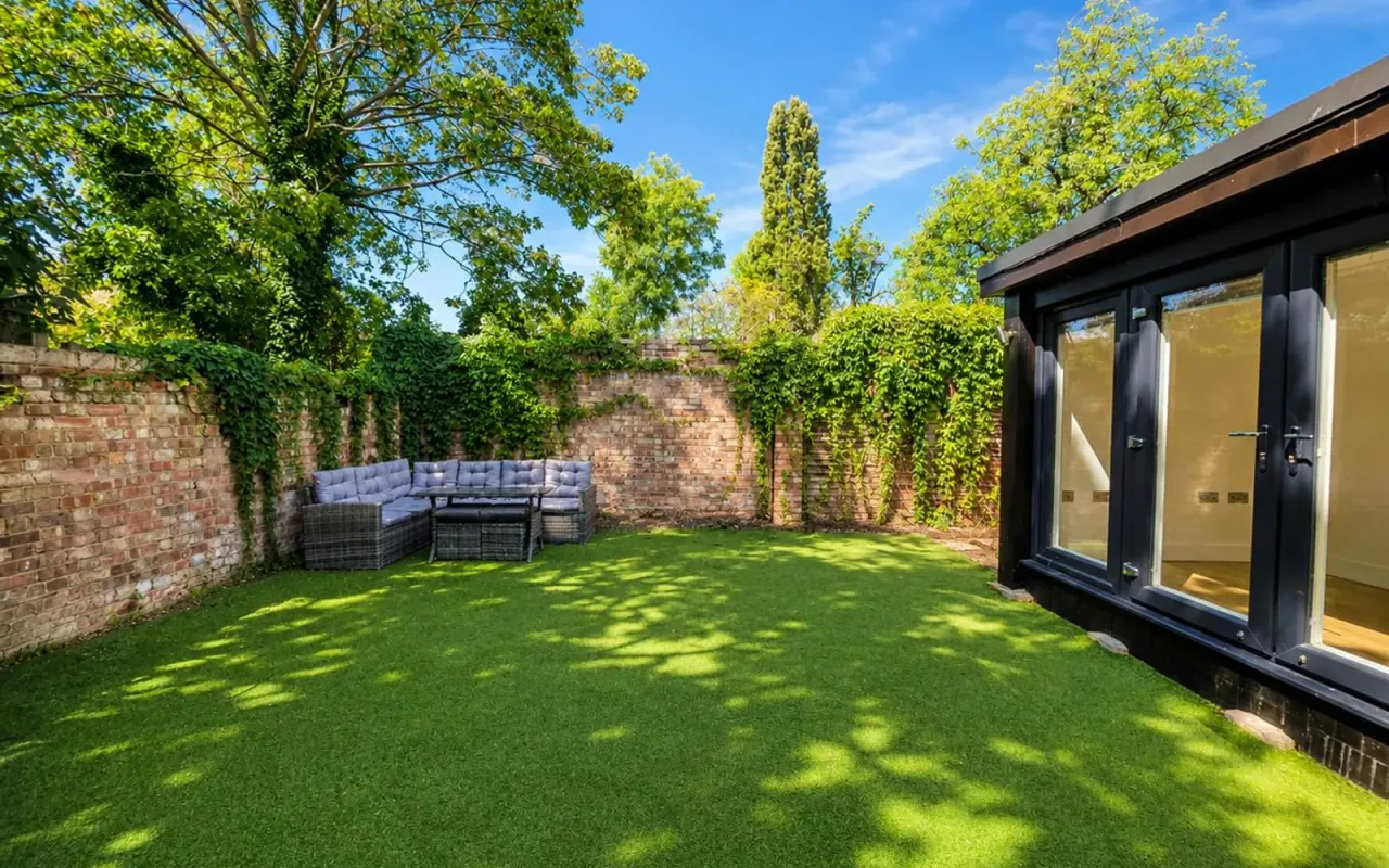 Hedge Lane, Palmers Green, N13, photo 21