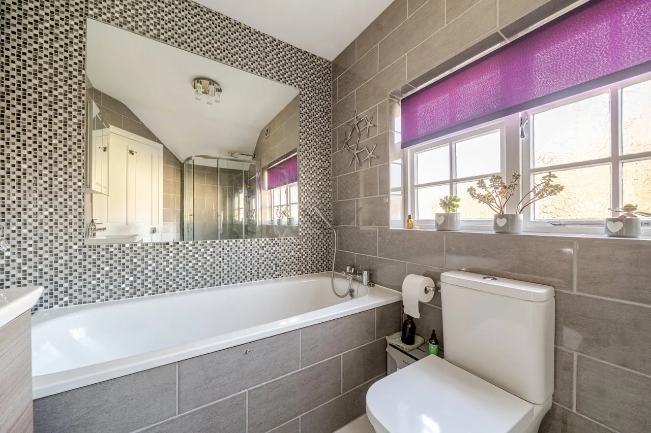 Manor Road, Walton On Thames, KT12, photo 16