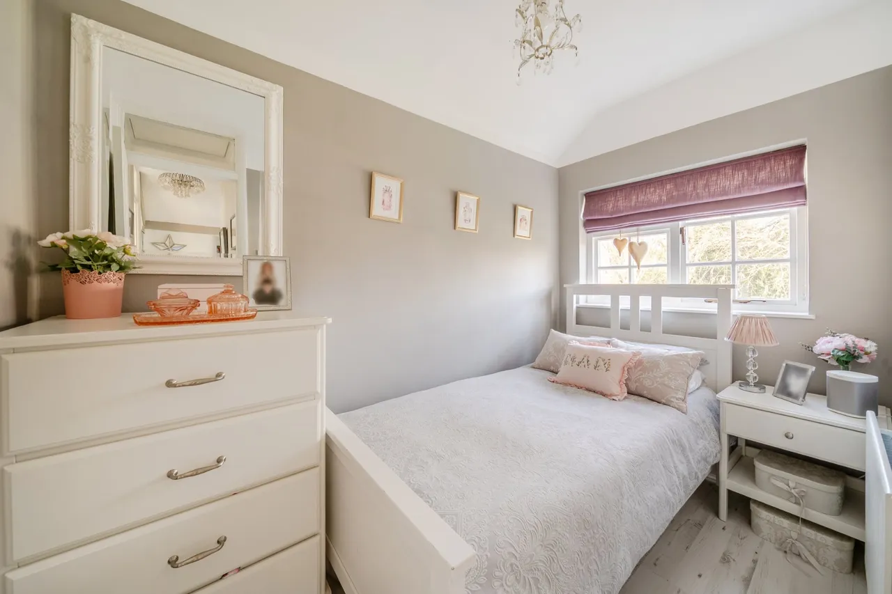 Manor Road, Walton On Thames, KT12, photo 17