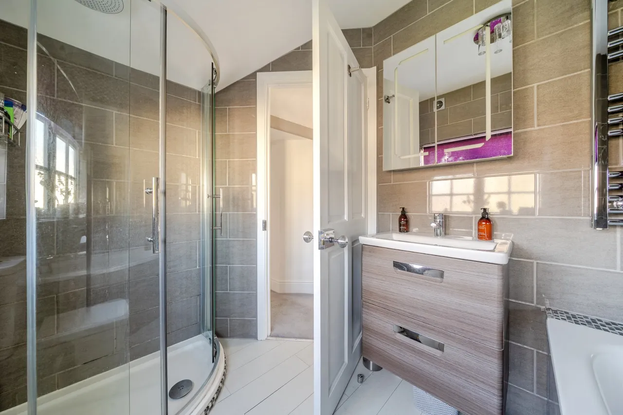 Manor Road, Walton On Thames, KT12, photo 8