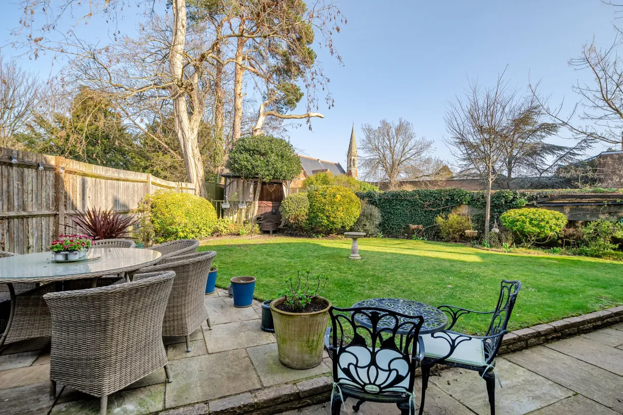 Manor Road, Walton On Thames, KT12, photo 2