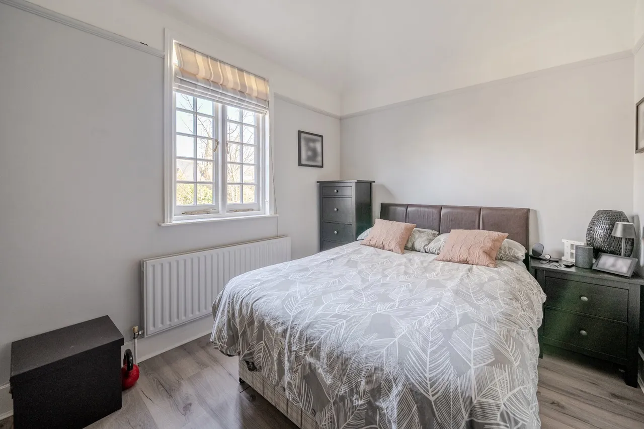 Manor Road, Walton On Thames, KT12, photo 7