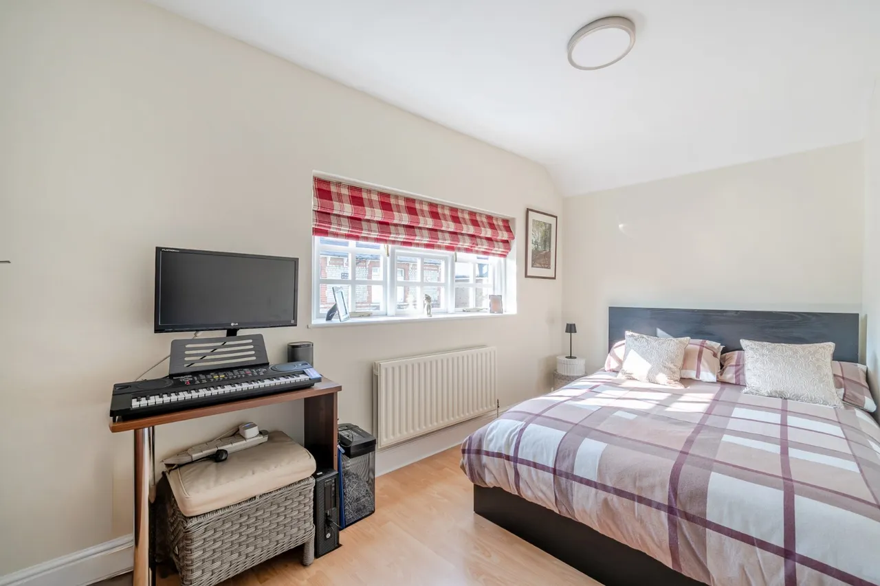 Manor Road, Walton On Thames, KT12, photo 14
