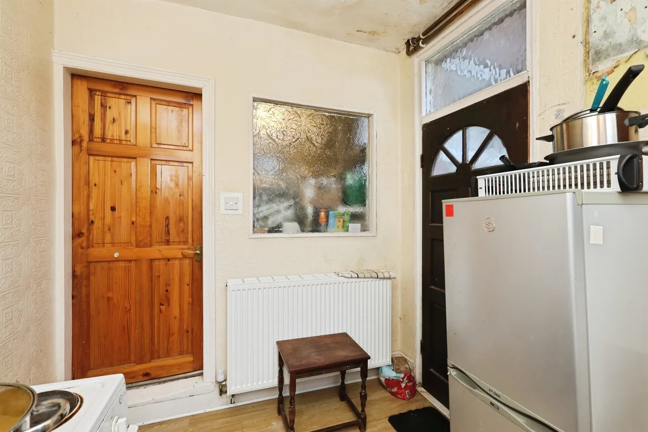 St. Johns Road, Balby, DN4, photo 5