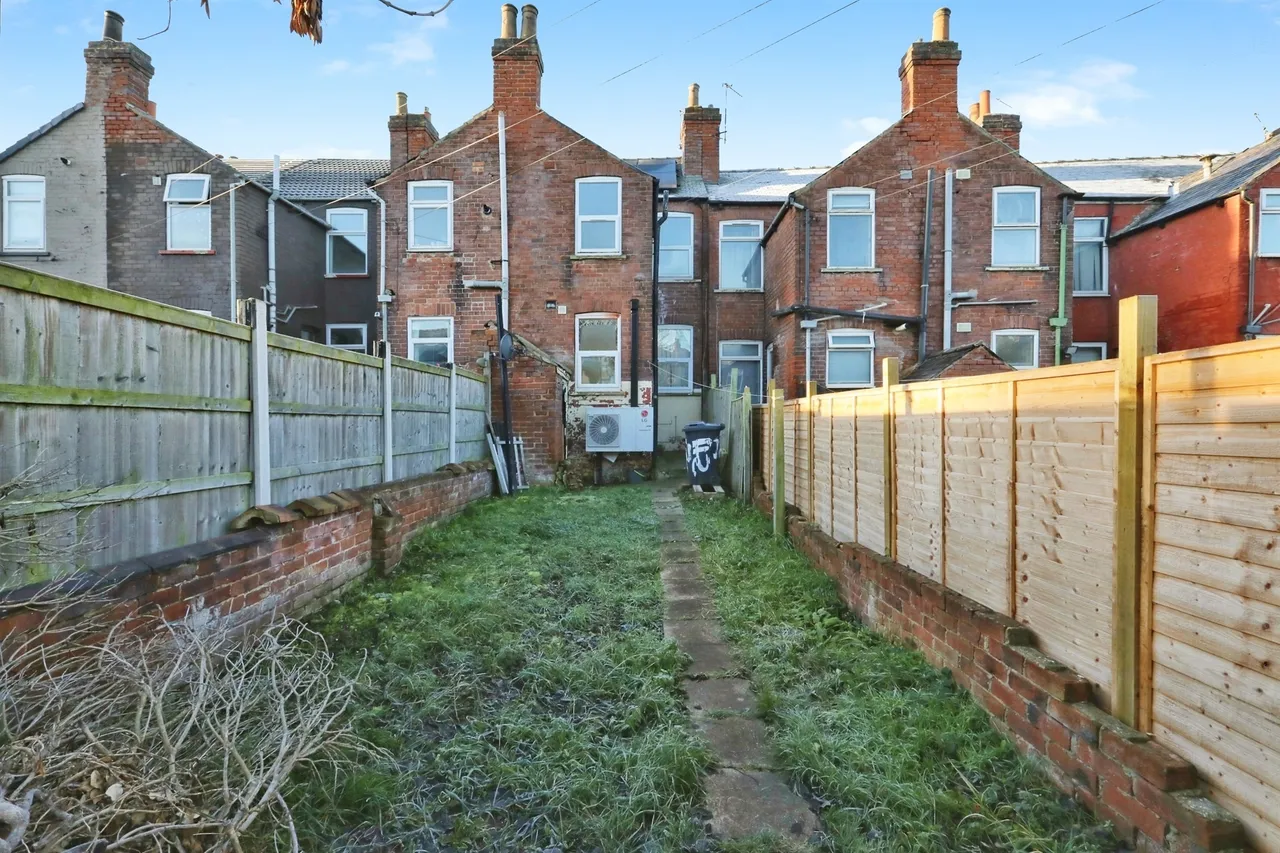 St. Johns Road, Balby, DN4, photo 11