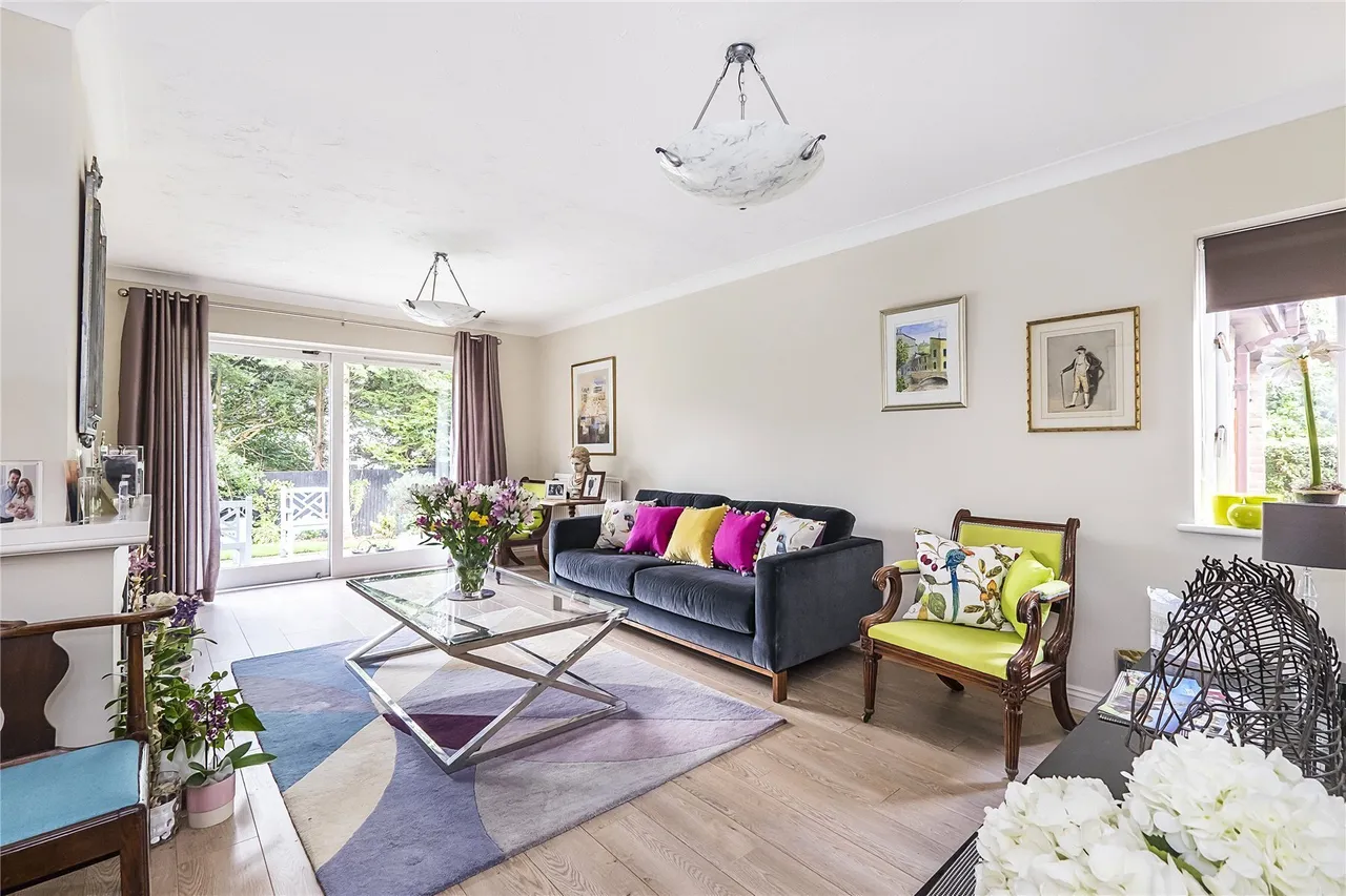 4 bed house to rent — Sorbie Close, Weybridge, Surrey, KT13