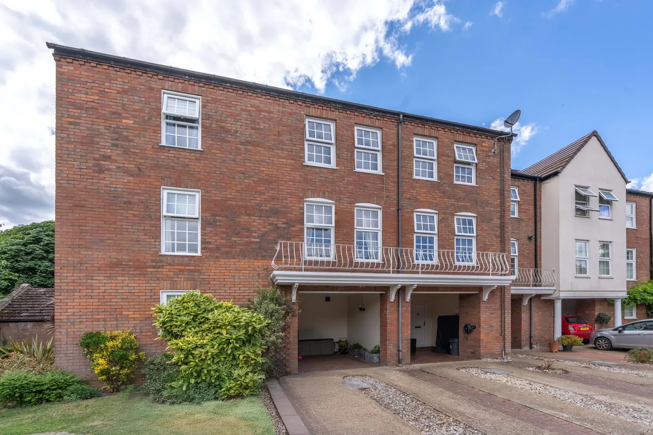 3 bed house for sale, Park Crescent, Twickenham, TW2