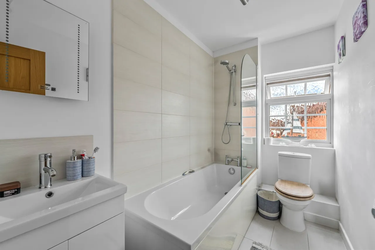 Park Crescent, Twickenham, TW2, photo 15
