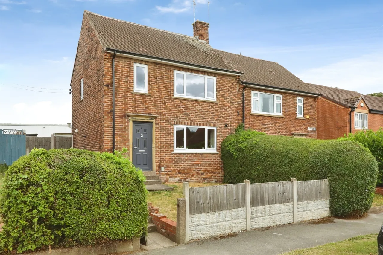 2 bed house for sale — Queen Street, Dinnington, Sheffield