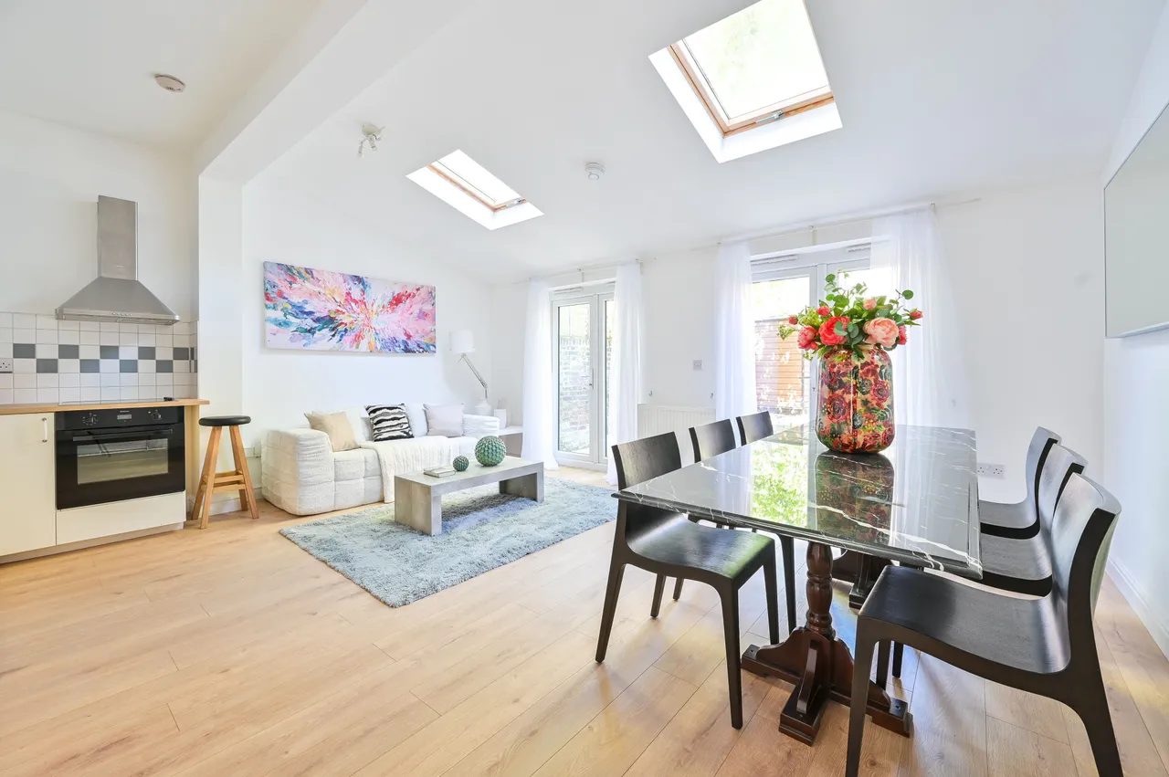 2 bed flat for sale, London, SE17
