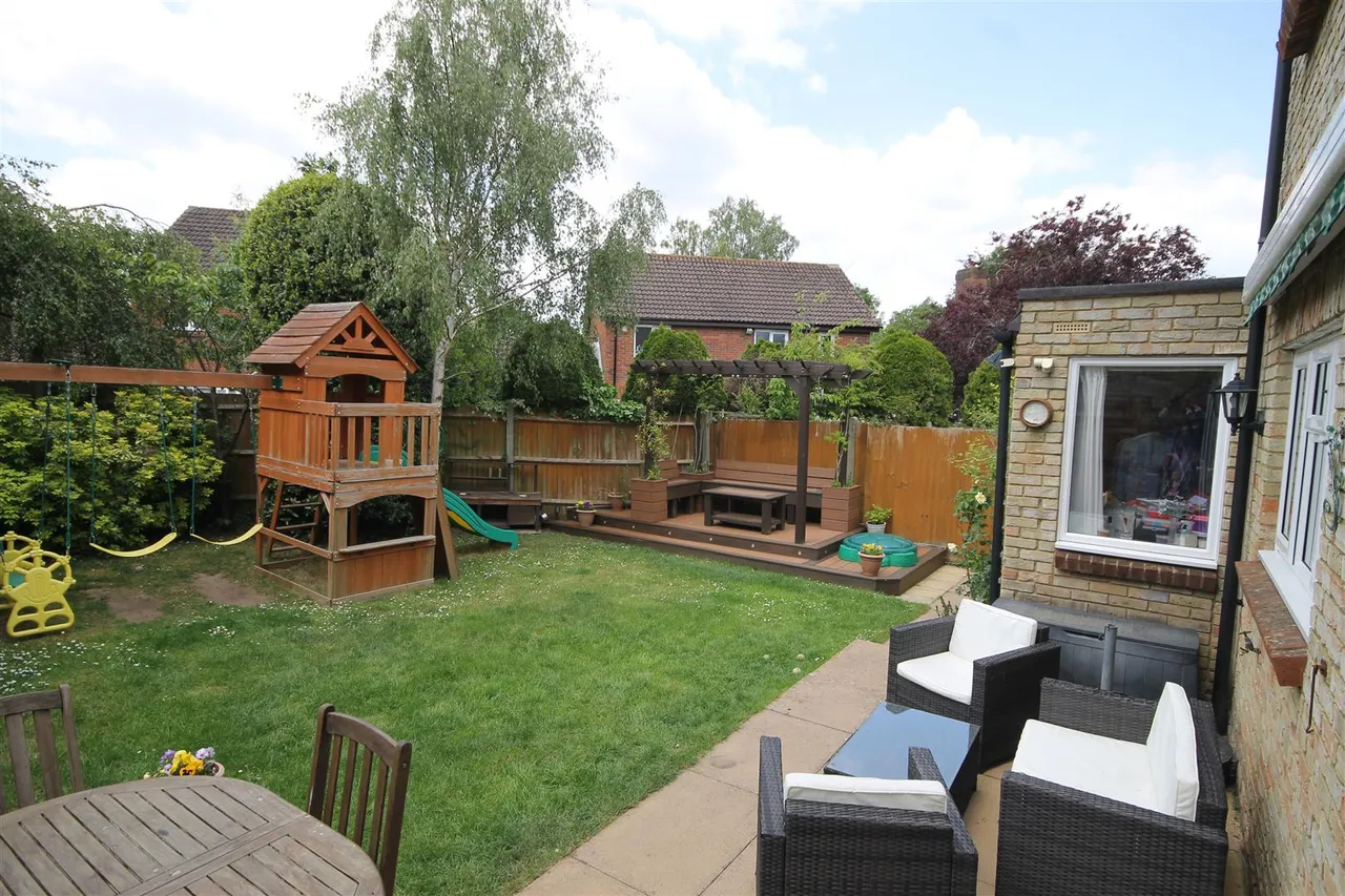 Ten Acres, Fetcham, KT22, photo 12