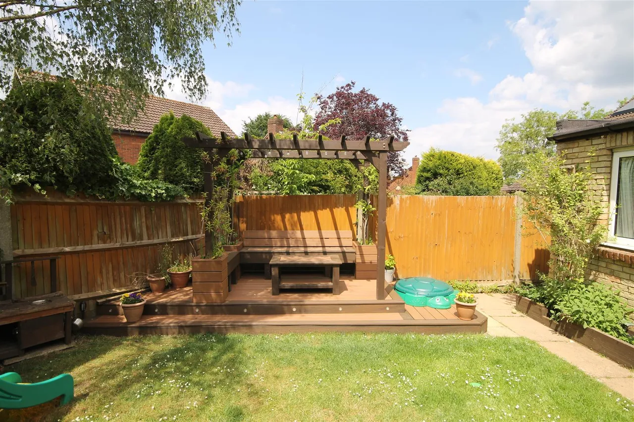 Ten Acres, Fetcham, KT22, photo 11