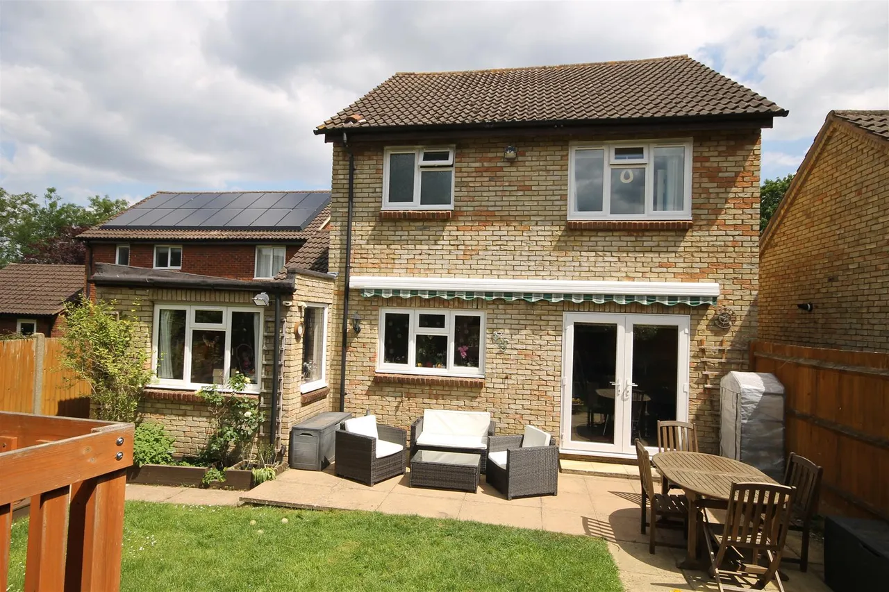 Ten Acres, Fetcham, KT22, photo 10