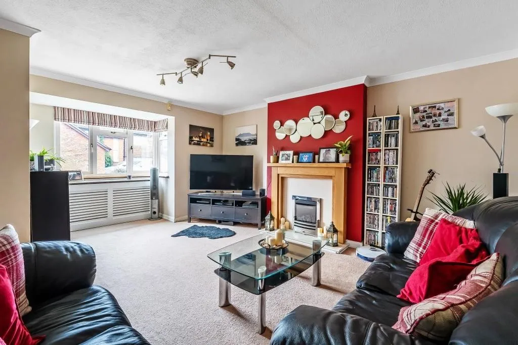 Ten Acres, Fetcham, KT22, photo 2