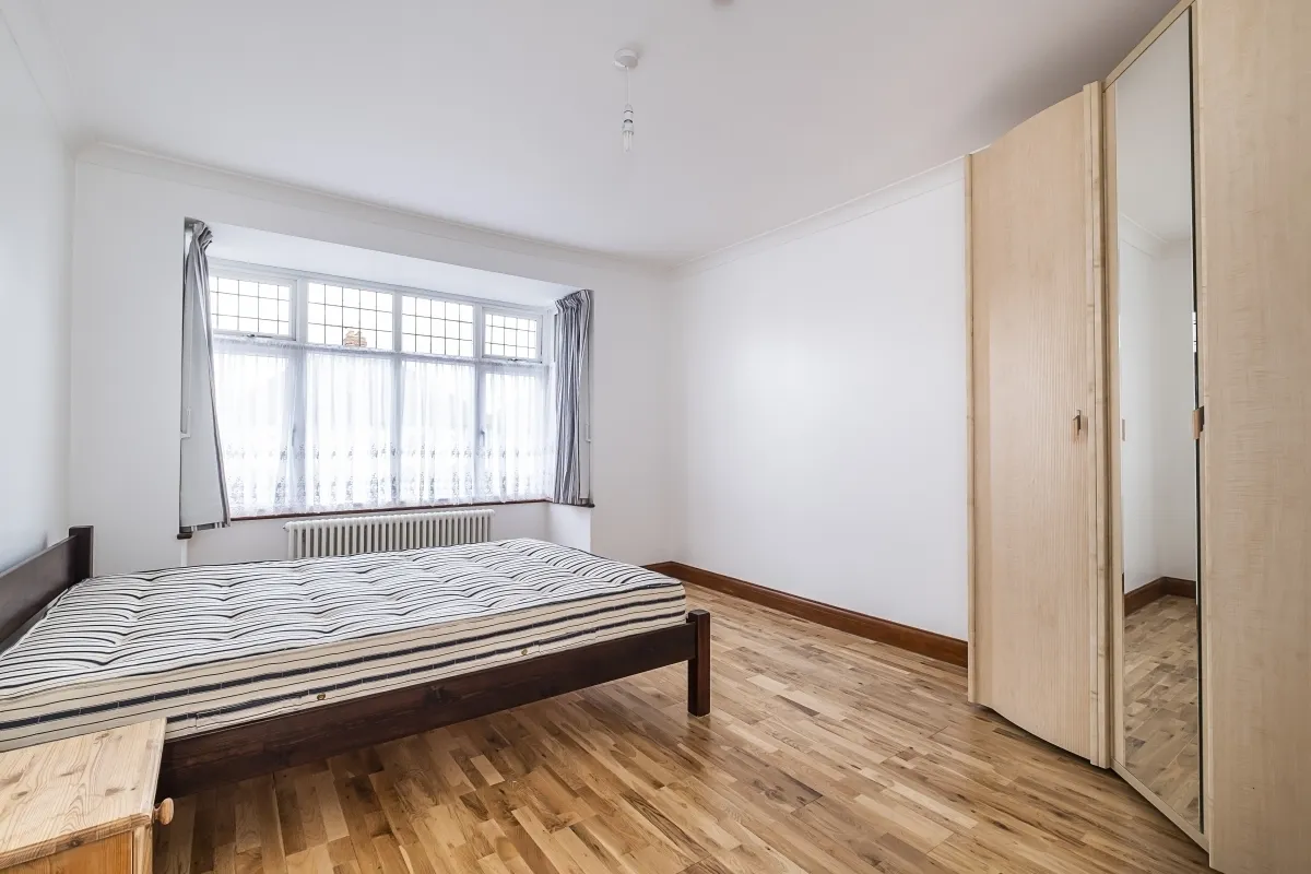 Taunton Avenue, Hounslow, TW3, photo 2