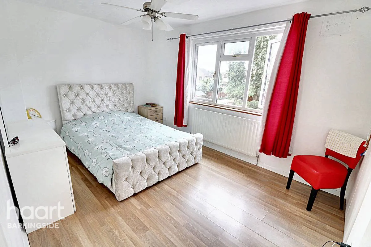 Chalgrove Crescent, Clayhall, IG5, photo 6