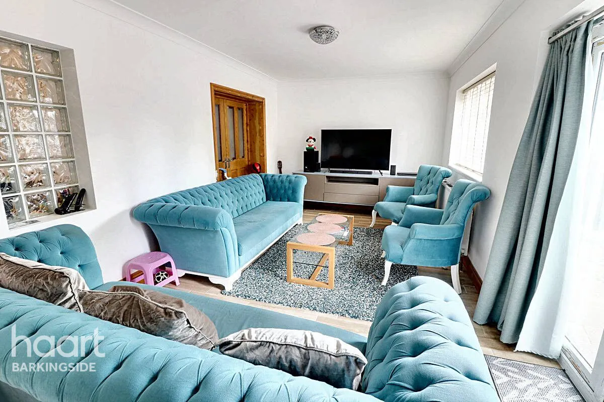 Chalgrove Crescent, Clayhall, IG5, photo 9