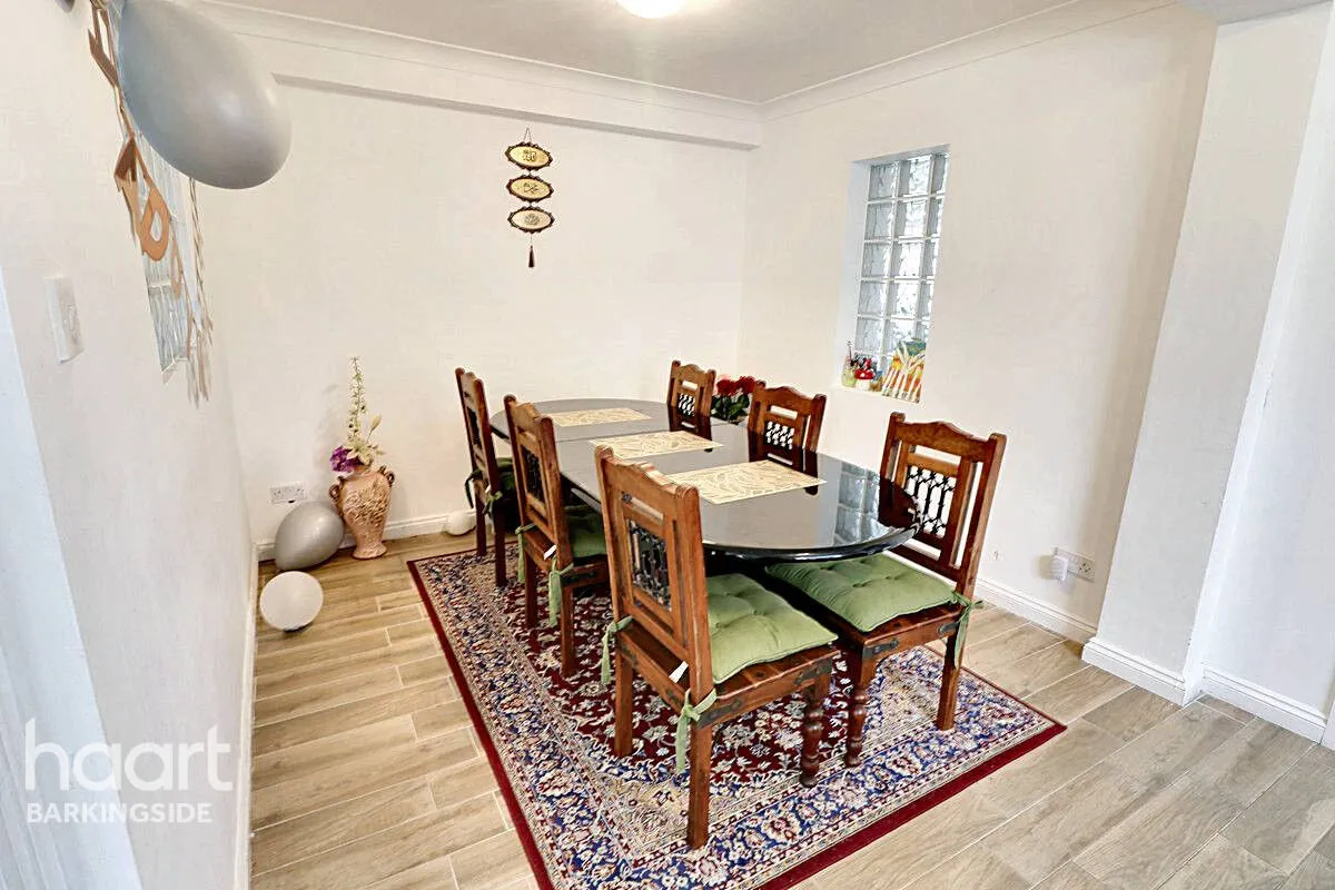 Chalgrove Crescent, Clayhall, IG5, photo 8