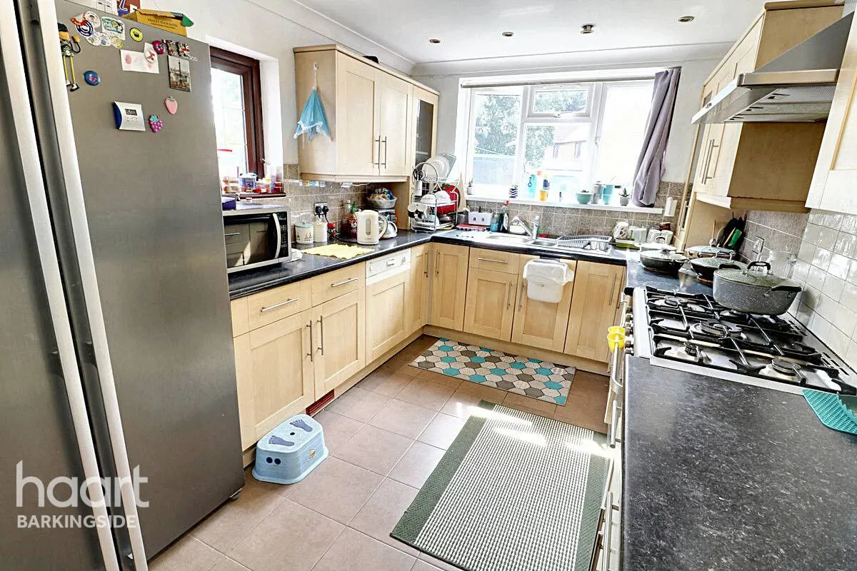 Chalgrove Crescent, Clayhall, IG5, photo 12