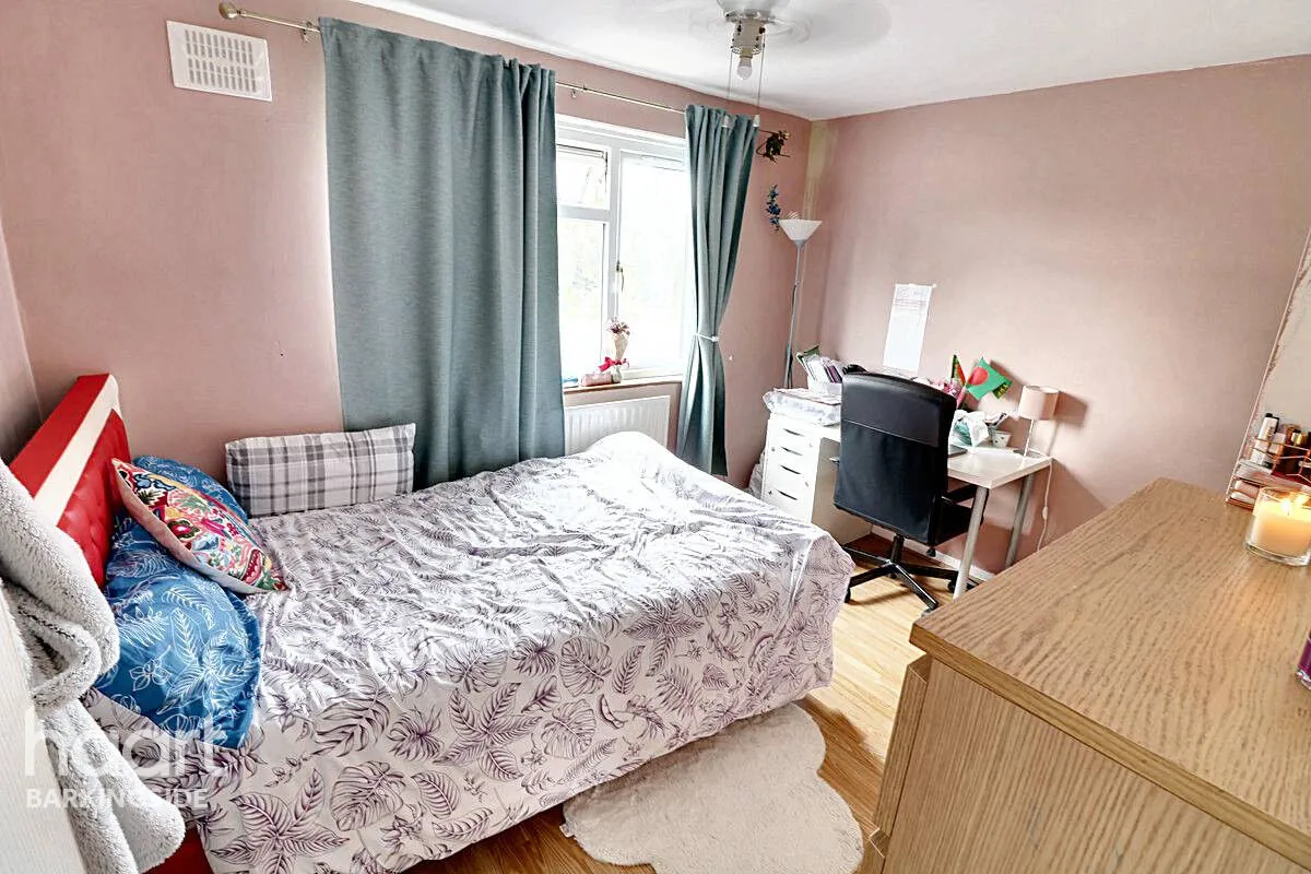 Chalgrove Crescent, Clayhall, IG5, photo 19