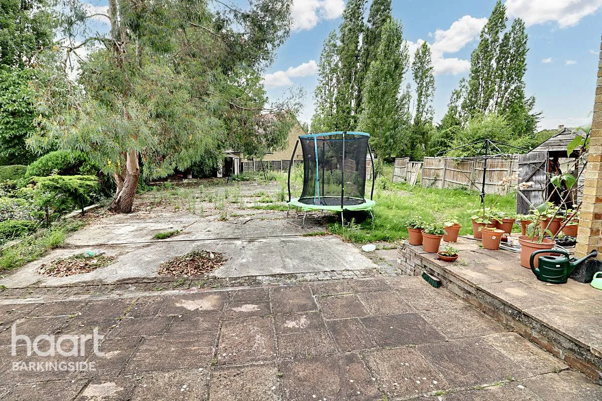 Chalgrove Crescent, Clayhall, IG5, photo 15