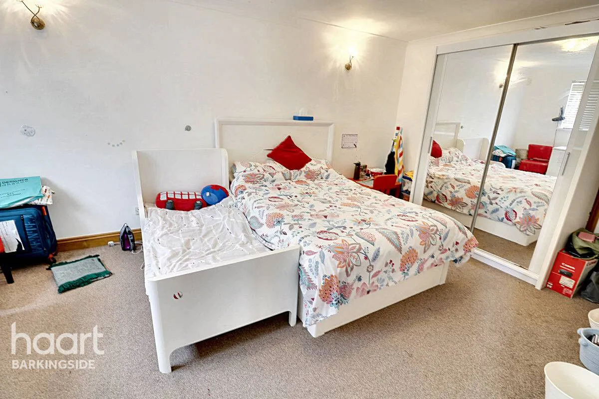 Chalgrove Crescent, Clayhall, IG5, photo 14
