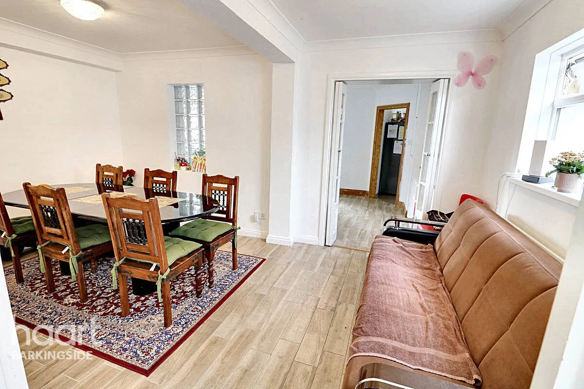 Chalgrove Crescent, Clayhall, IG5, photo 4
