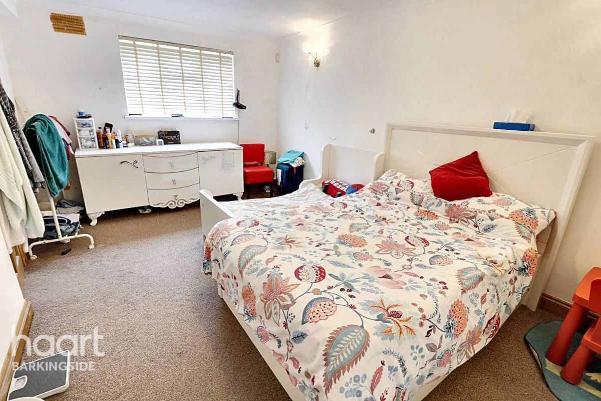 Chalgrove Crescent, Clayhall, IG5, photo 5