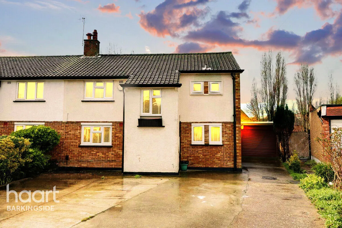 Chalgrove Crescent, Clayhall, IG5, photo 2