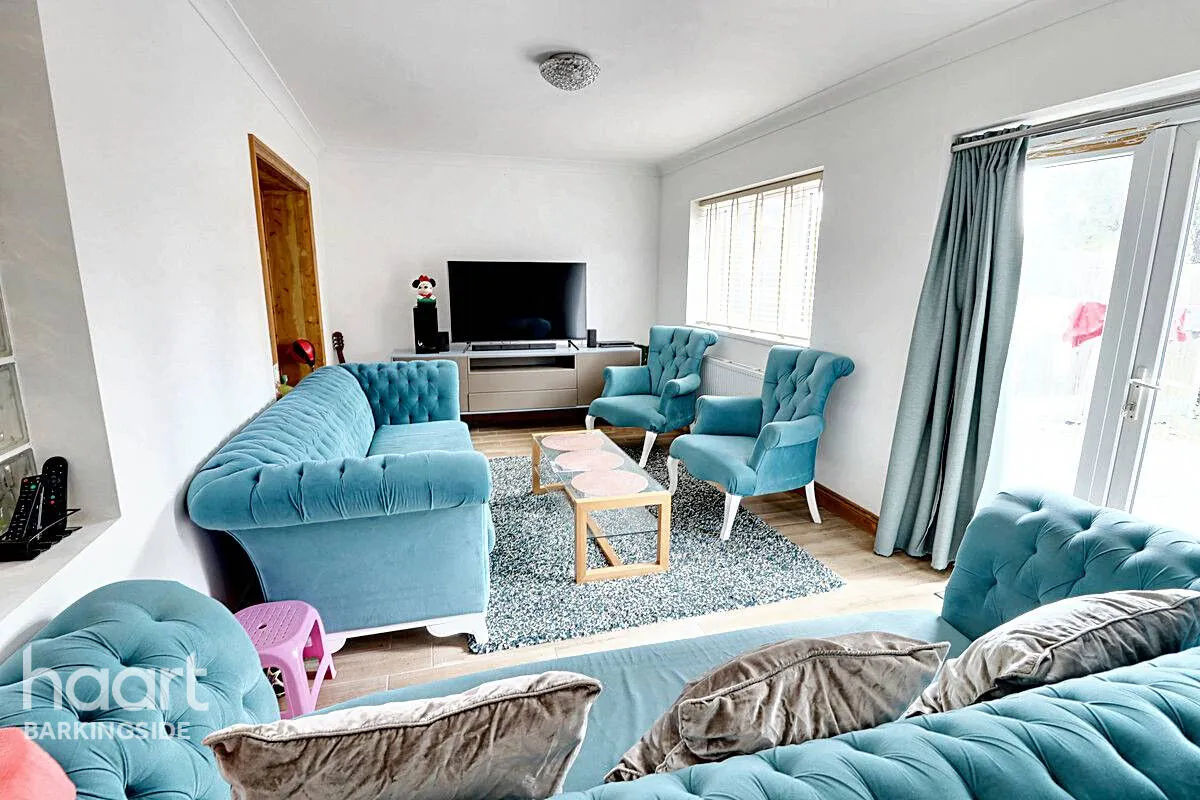 Chalgrove Crescent, Clayhall, IG5, photo 10
