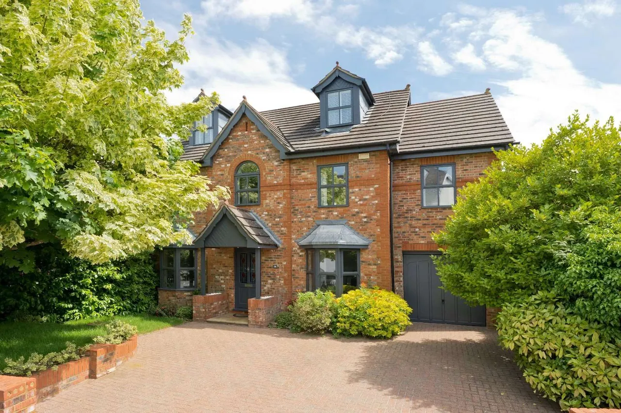 5 bed house to rent — Matham Road, East Molesey, Surrey, KT8 0SU