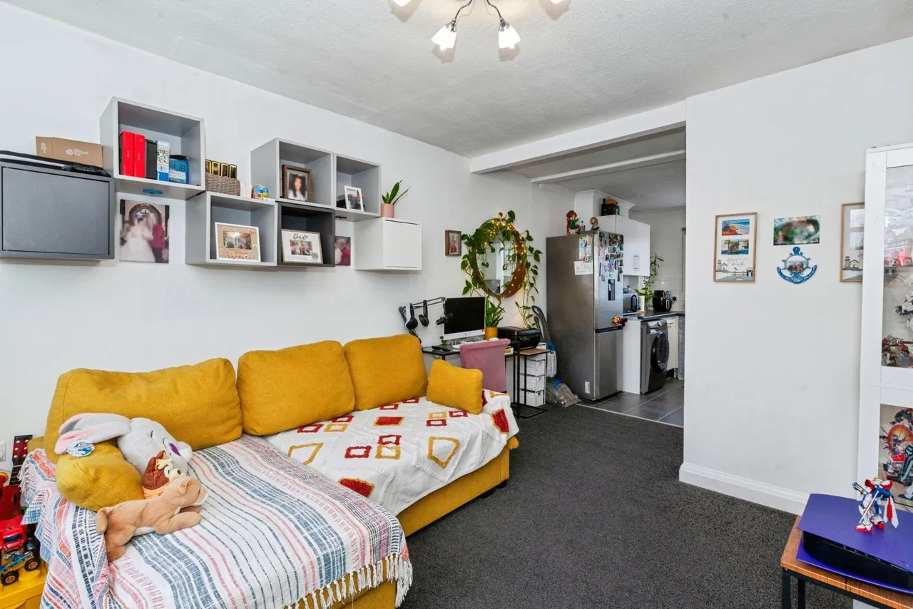 Park View Road, Uxbridge, UB8, photo 2