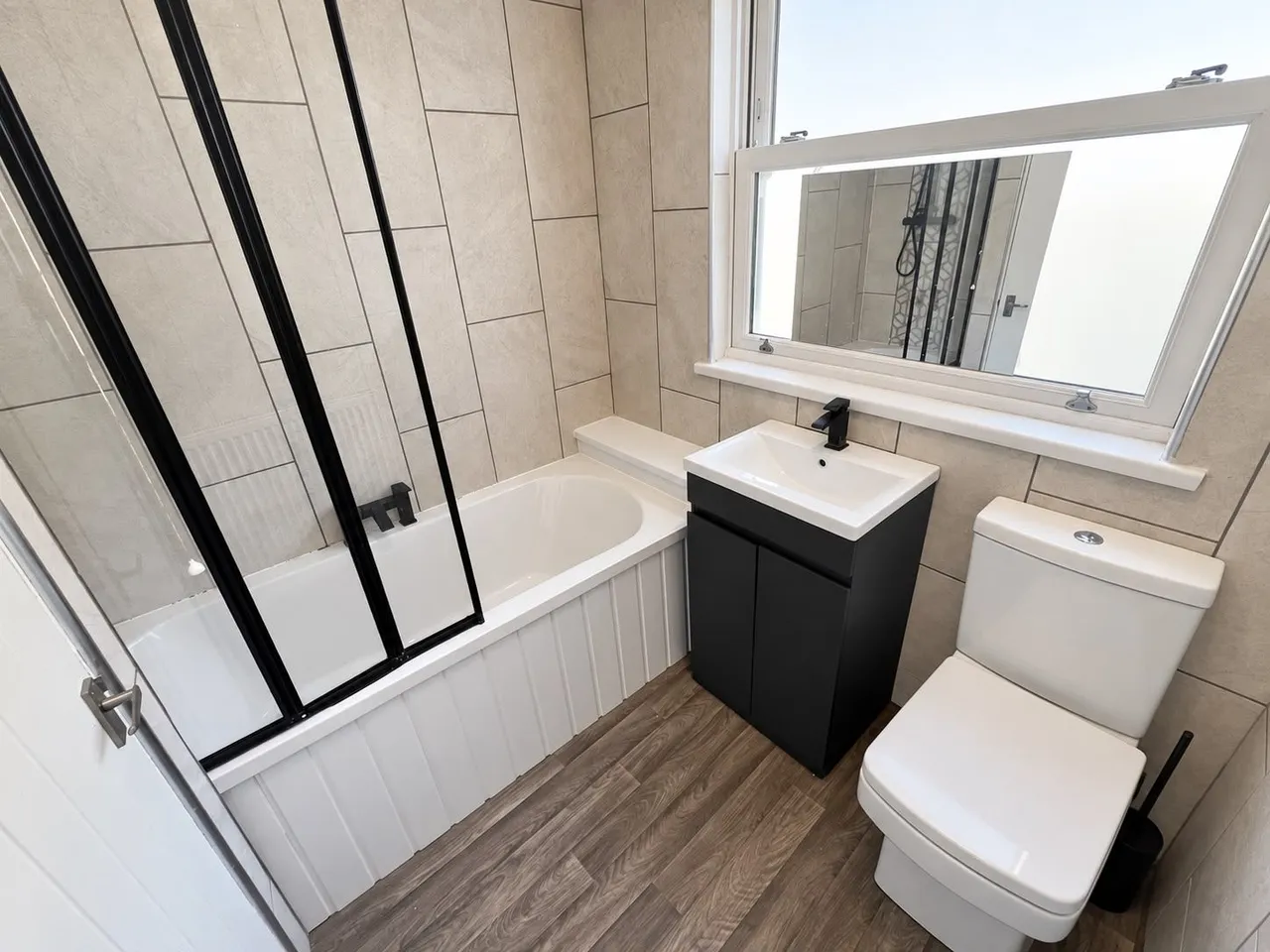 Bryngwyn Road, Llanelli, SA14, photo 12
