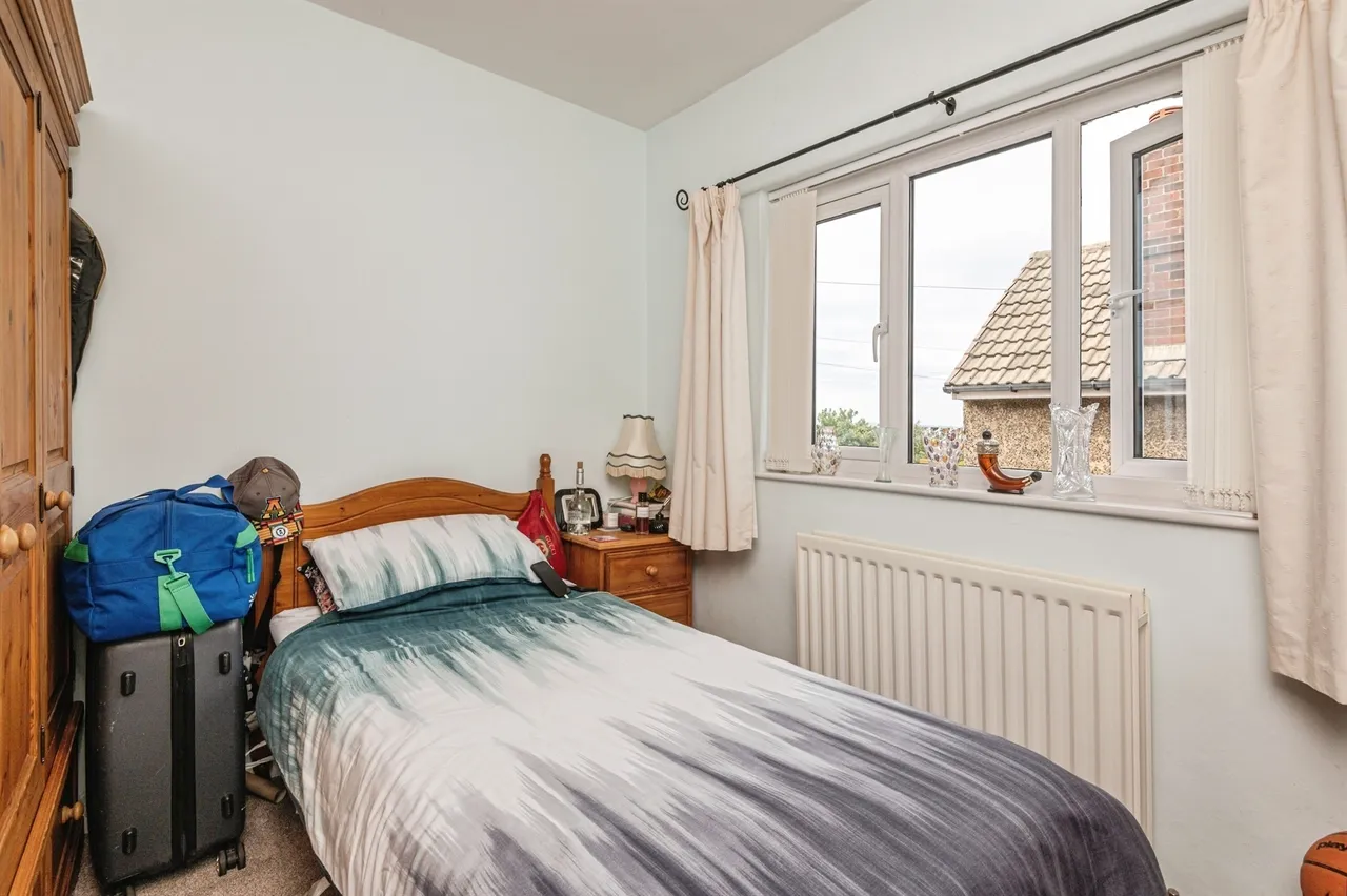 West Lodge Crescent, Ainley Top, Huddersfield, photo 10