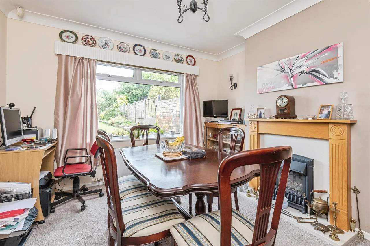 West Lodge Crescent, Ainley Top, Huddersfield, photo 6