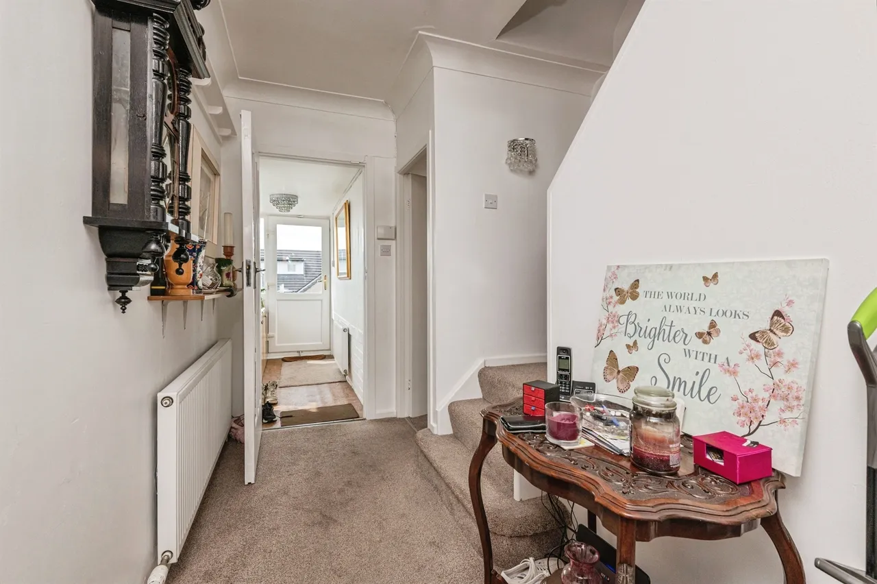 West Lodge Crescent, Ainley Top, Huddersfield, photo 8