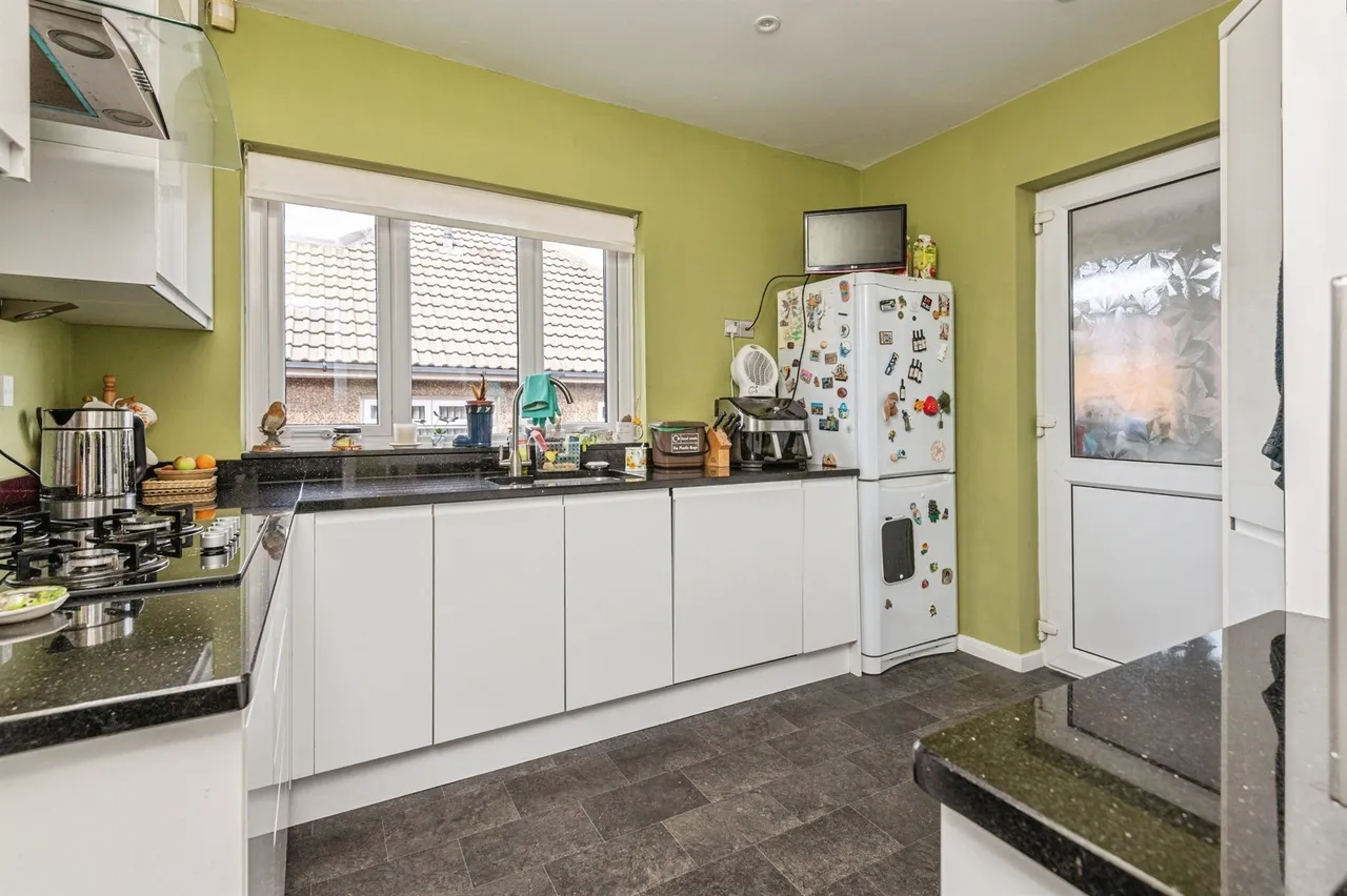 West Lodge Crescent, Ainley Top, Huddersfield, photo 4