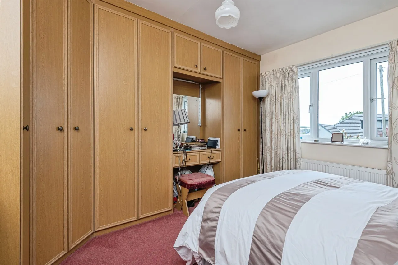 West Lodge Crescent, Ainley Top, Huddersfield, photo 9