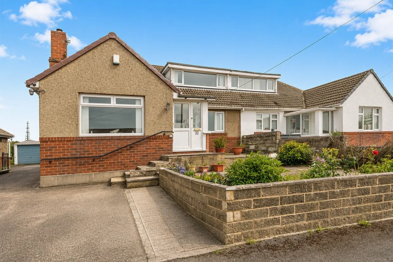 3 bed house for sale — West Lodge Crescent, Ainley Top, Huddersfield