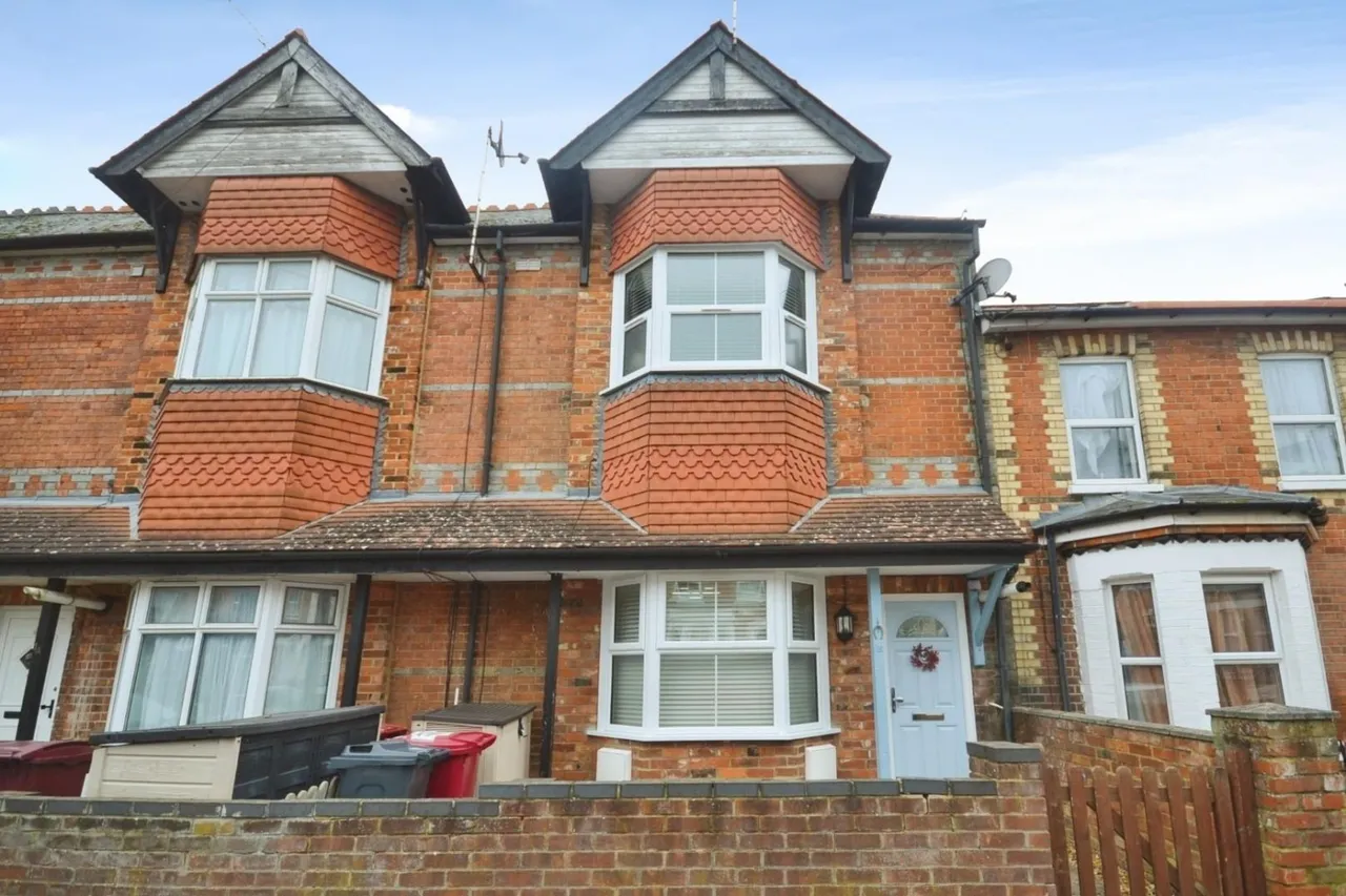 3 bed house for sale — Hatherley Road, Reading