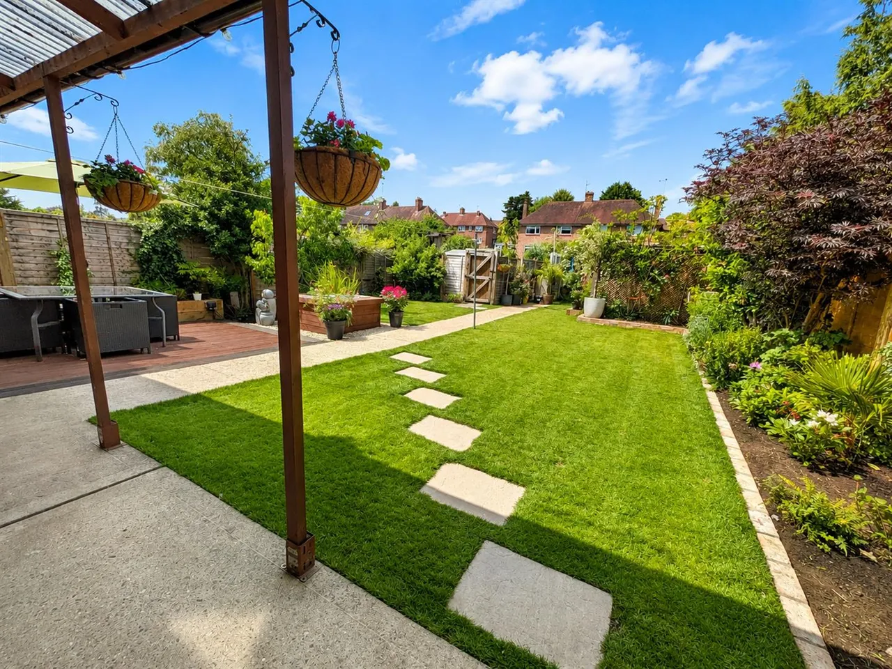 Manor Way, Uckfield, East Sussex, TN22 1DG, photo 2