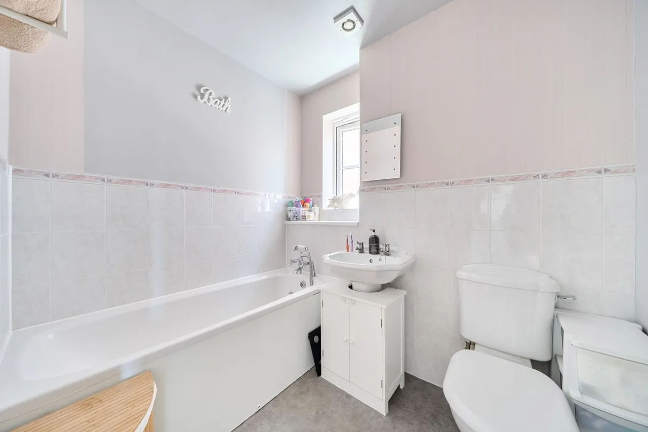 Pannell Drive, Hawkinge, CT18, photo 14